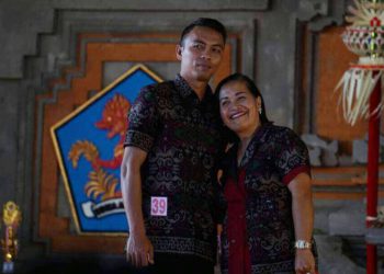 Pasangan Guru SMKN 1 Singaraja Juara Lomba Fashion Show Antar Guru Meriahkan BEE 2017