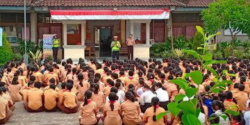 Polres Buleleng Ajak Siswa SMKN1 Singaraja Gelorakan Tertib Berlalulintas