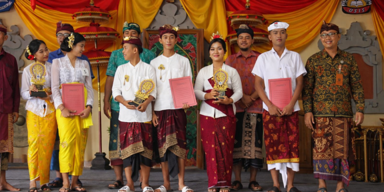 Sambut Bulan Bahasa Bali 2026, SMK Negeri 1 Singaraja Gelar Lomba Macepat